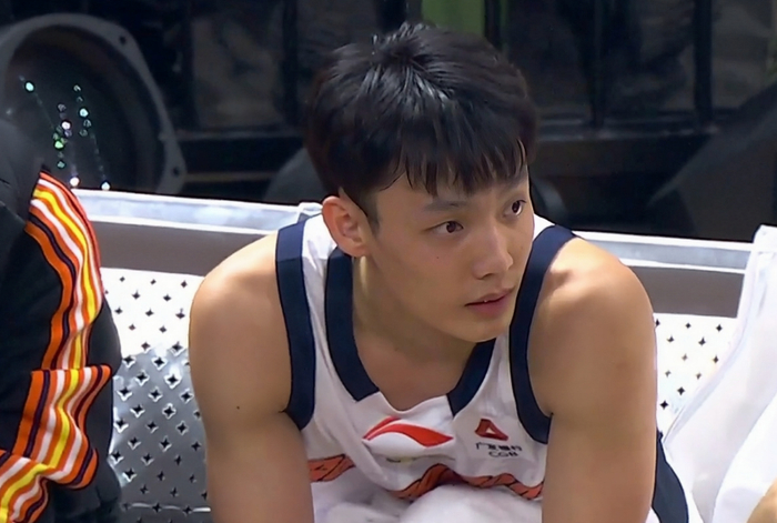 广东狂胜合肥33分:徐杰23+6+7三分 胡明轩复出10分